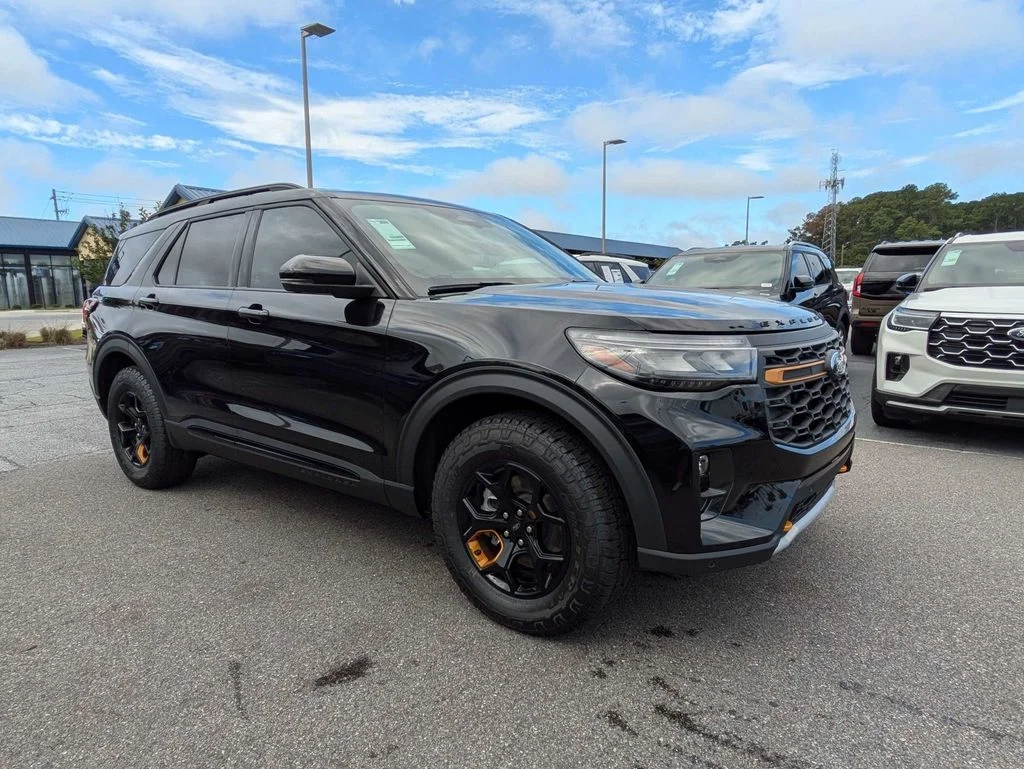 New 2026 Agate Black Metallic Ford Tremor image 1