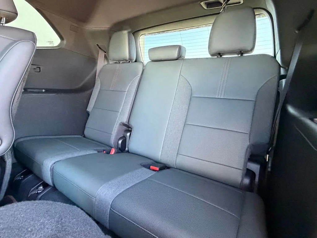 Used 2024 White GMC AT4 image 23