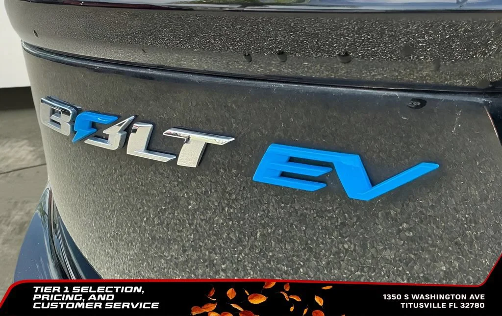 Used 2022 MOSAIC BLACK METALLIC Chevrolet 2LT image 34