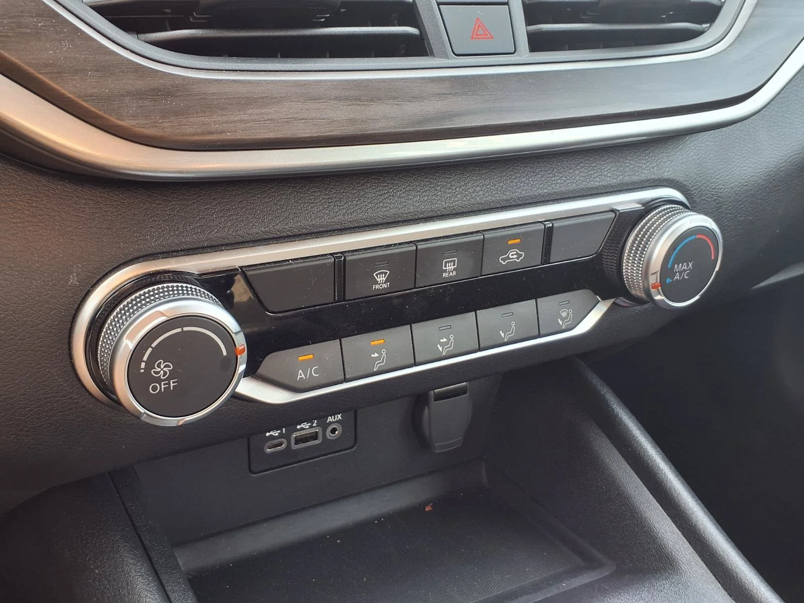 Used 2025 Glacier White Nissan SV image 10