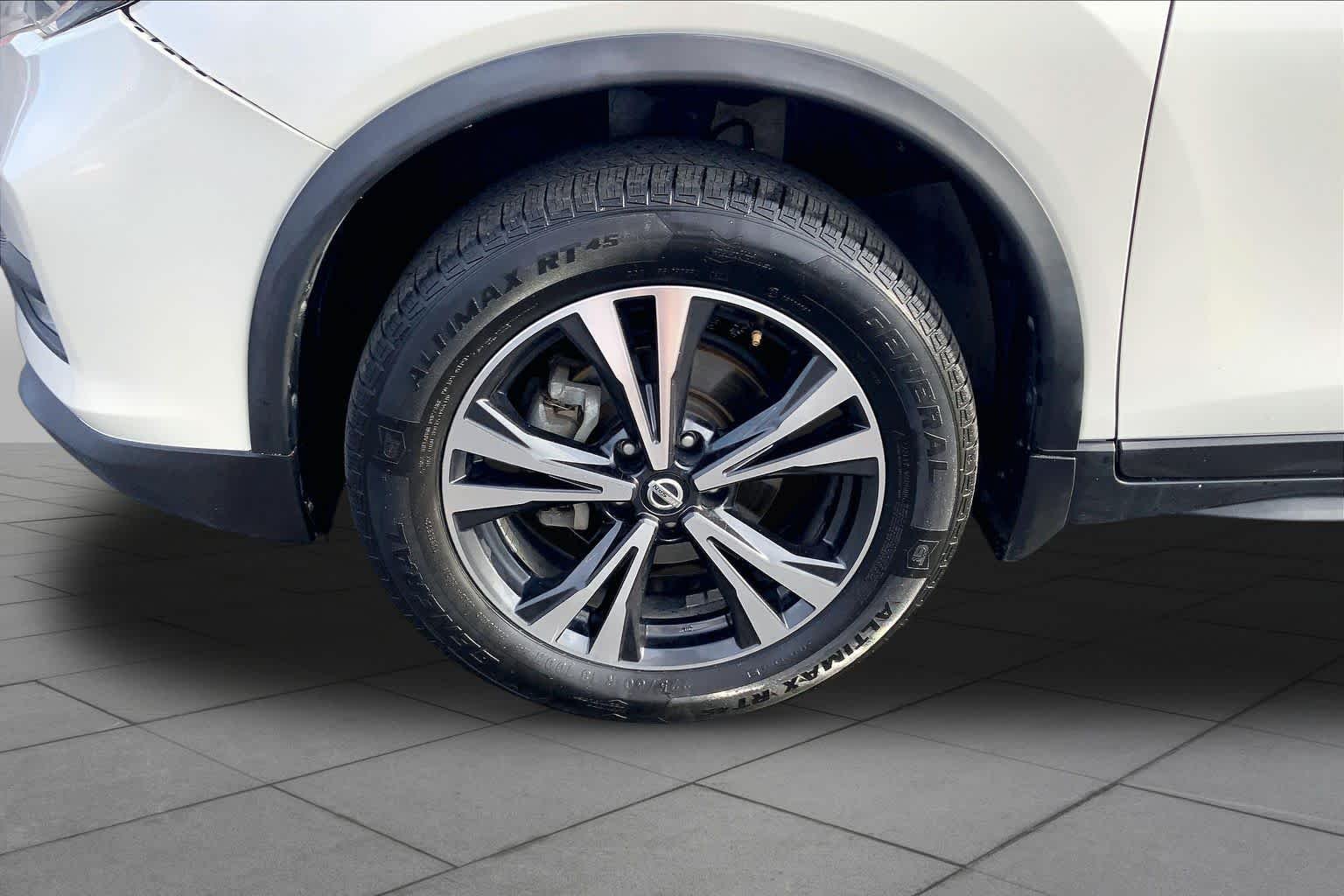 Used 2020 Pearl White Tricoat Nissan SV image 11