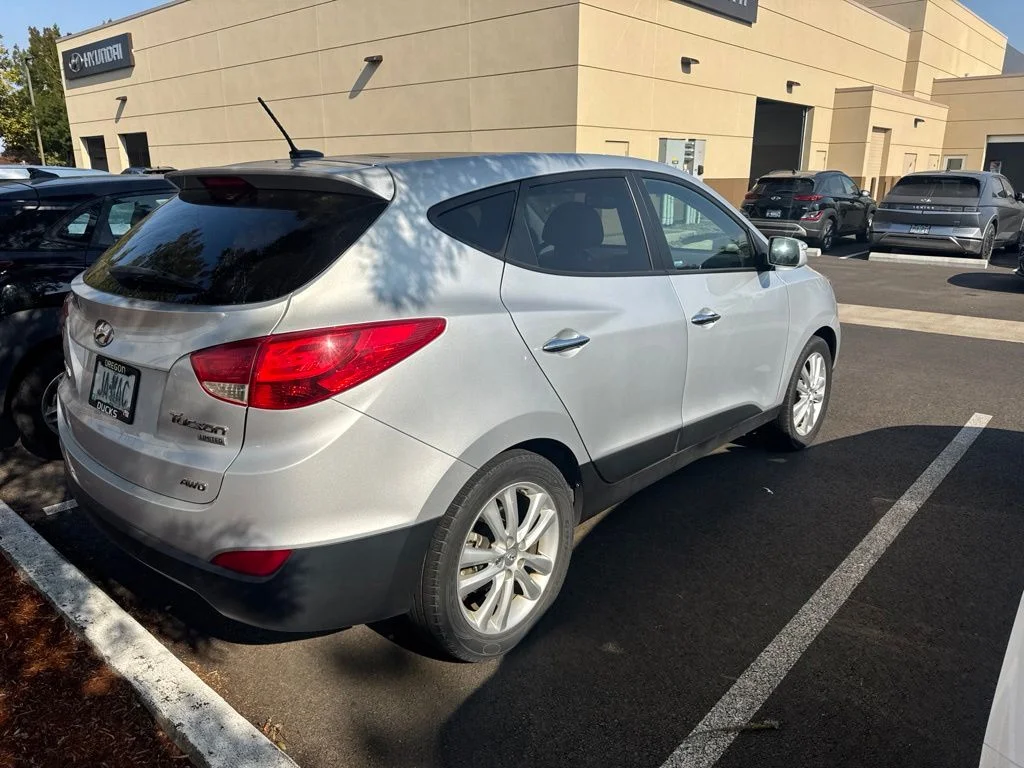 Used 2013 Silver Hyundai Limited image 4