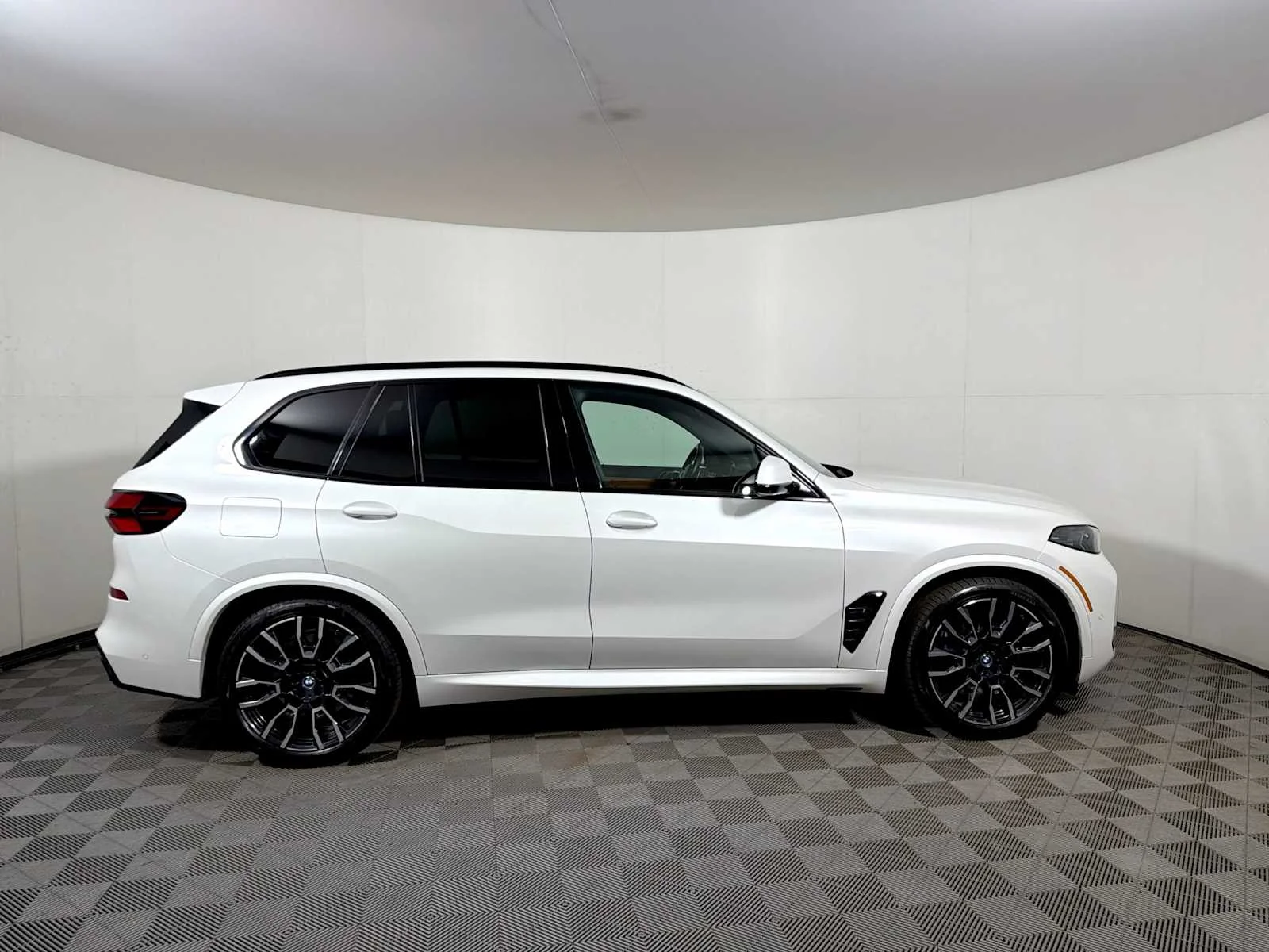 Certified Used 2024 Mineral White Metallic BMW xDrive50e image 7