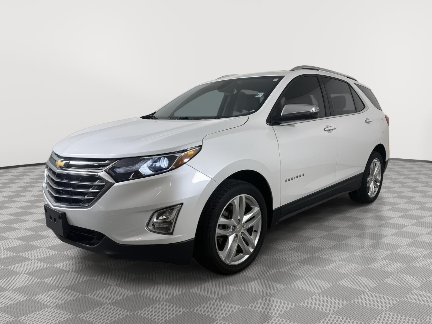 Used 2018 Iridescent Pearl Tricoat Chevrolet Premier image 7