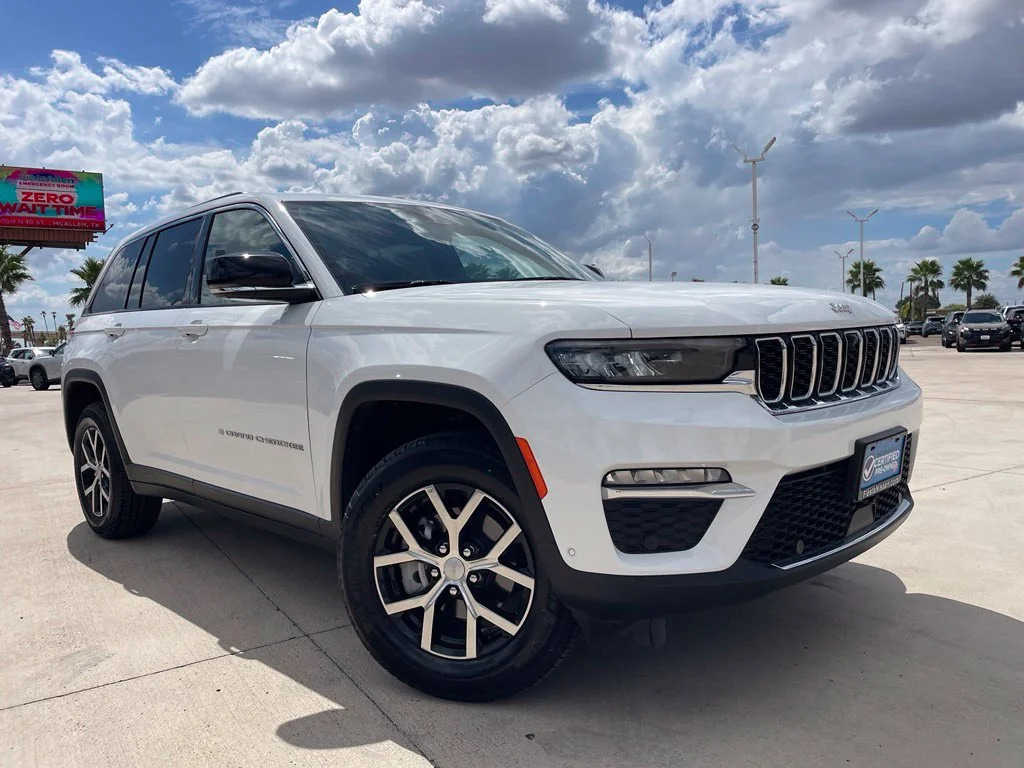 Used 2025 White Jeep Limited image 1