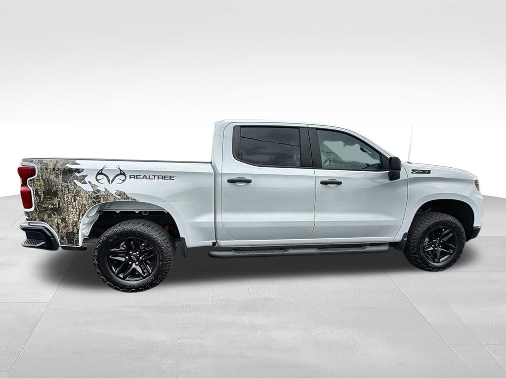 Used 2025 Summit White Chevrolet Custom Trail Boss image 9