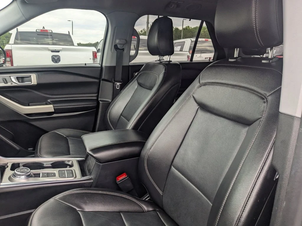 Used 2021  Ford Limited image 14