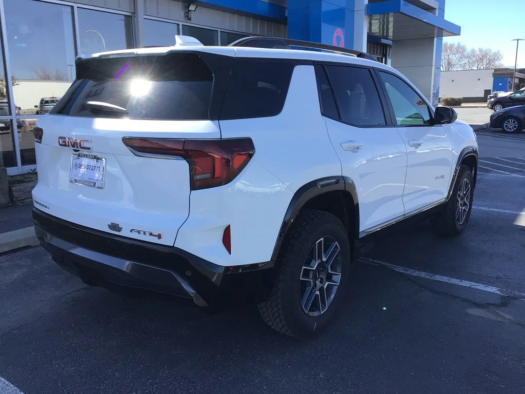 New 2026 Summit White GMC AT4 image 5