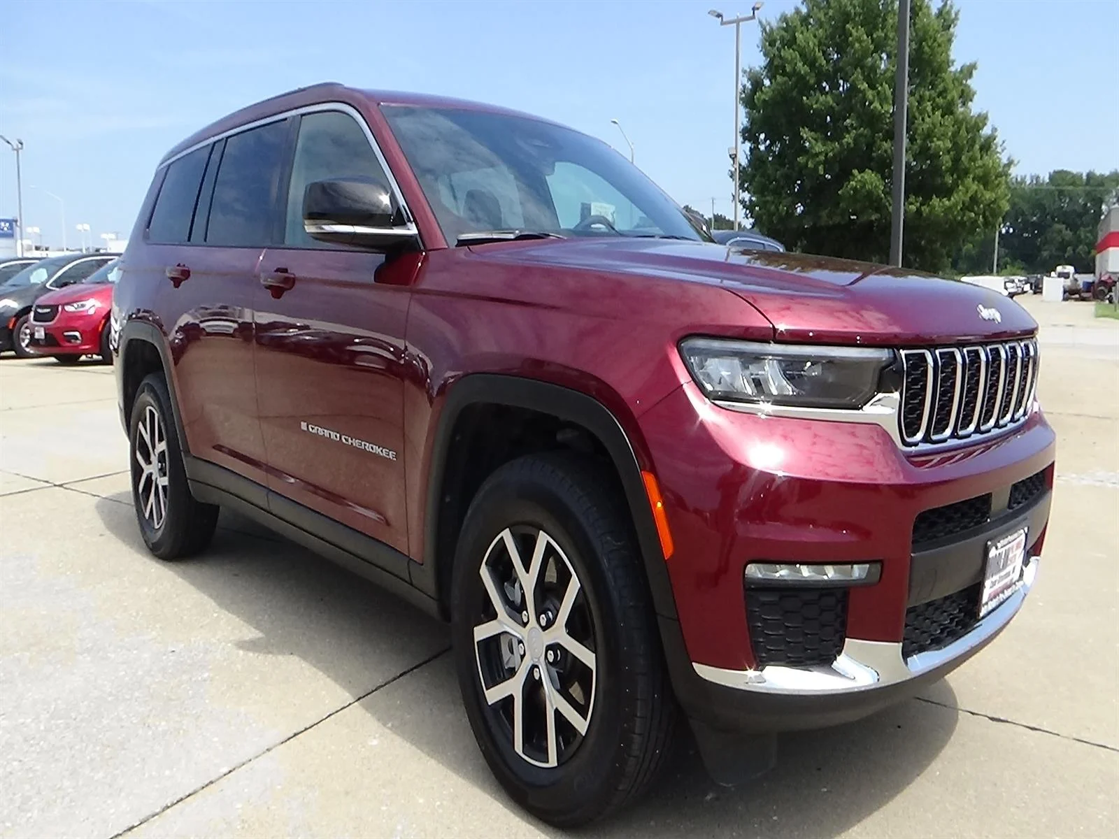 Certified Used 2025 Velvet Red Pearl Coat (prv) Jeep Limited image 4