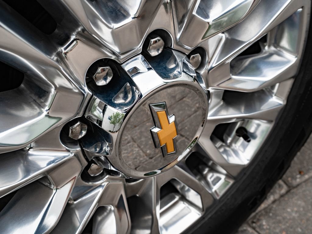 Used 2022 Iridescent Pearl Tricoat Chevrolet High Country image 8