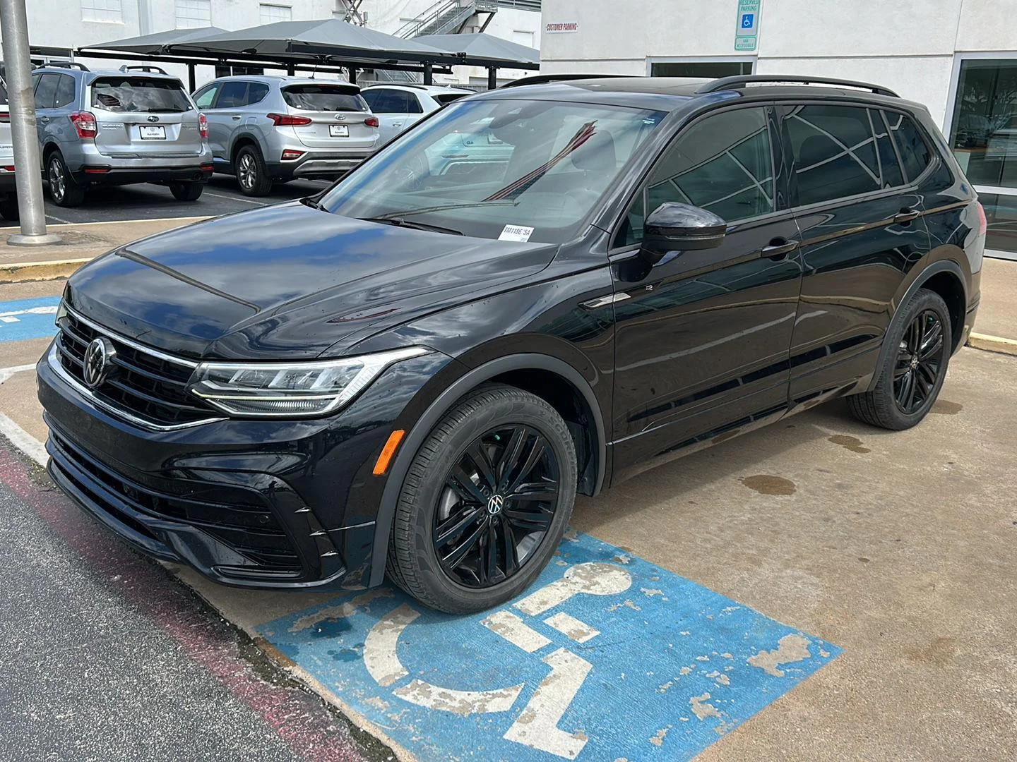 Used 2022  Volkswagen SE R-Line Black image 1