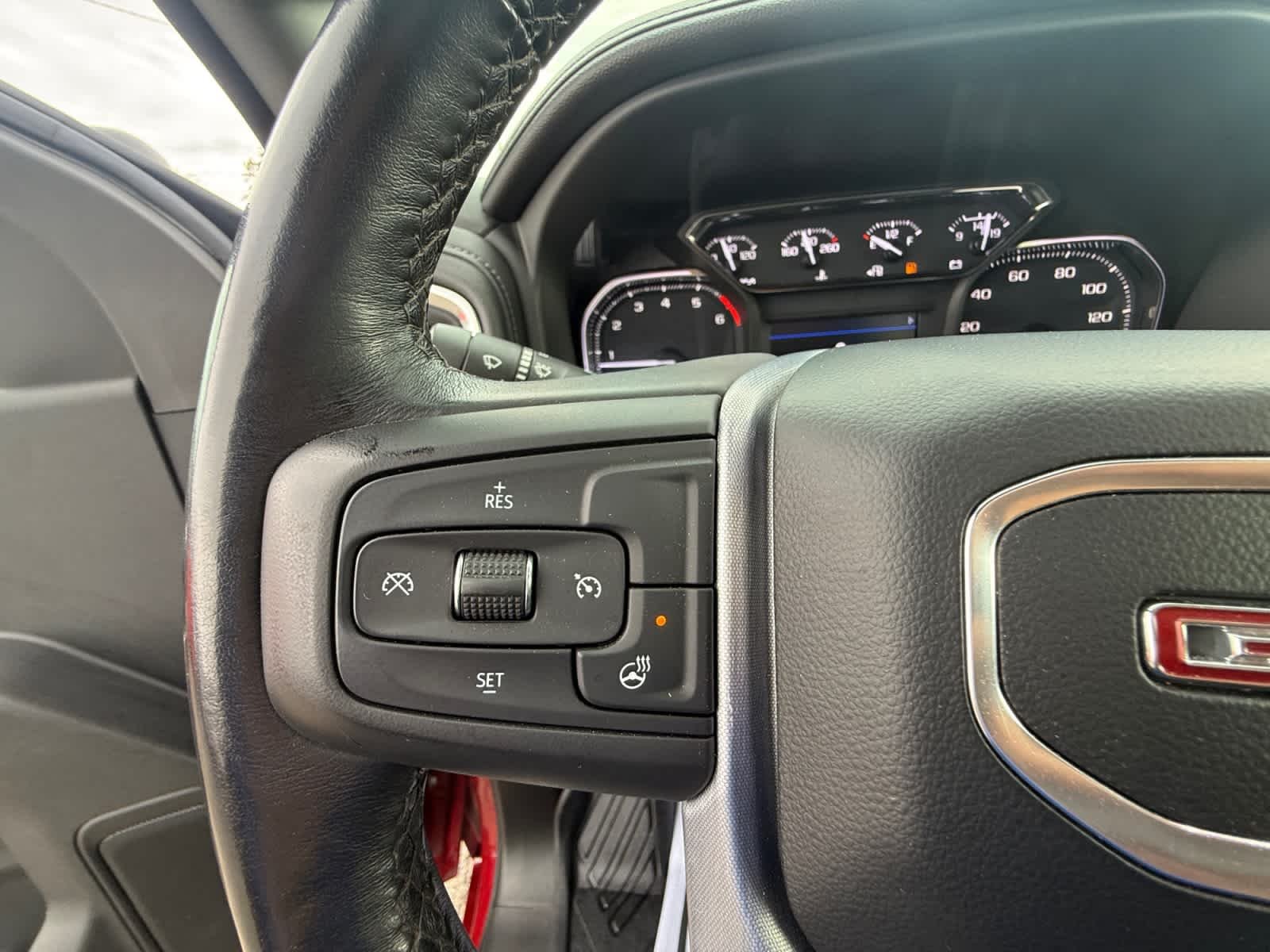 Used 2022 Cayenne Red Tintcoat GMC SLE image 27