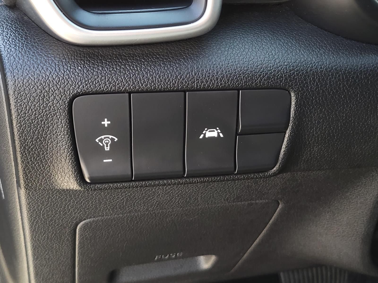 Used 2021 Sparkling Silver Kia LX image 18