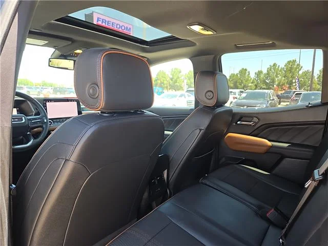 Used 2024 Onyx Black GMC AT4 4x4 Crew Cab 5 ft. box 131 in. WB image 9