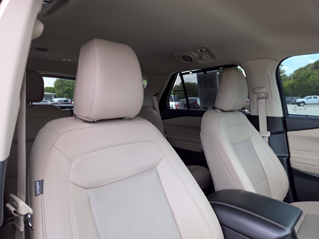 Used 2021 White Metallic Ford Limited image 16