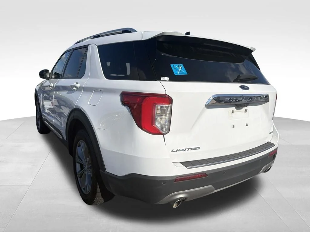 Used 2023 White Ford Limited image 17