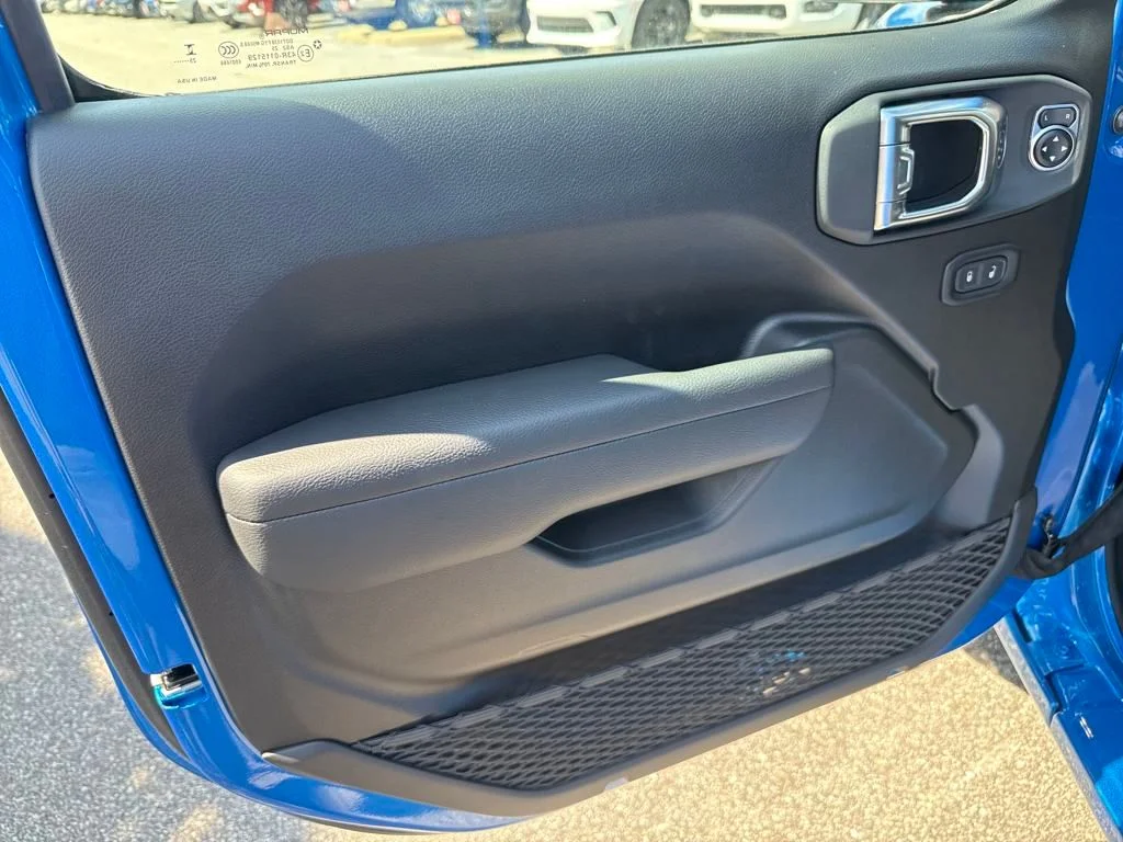 New 2025 Hydro Blue Pearl-Coat Exterior Paint Jeep Sport S image 13