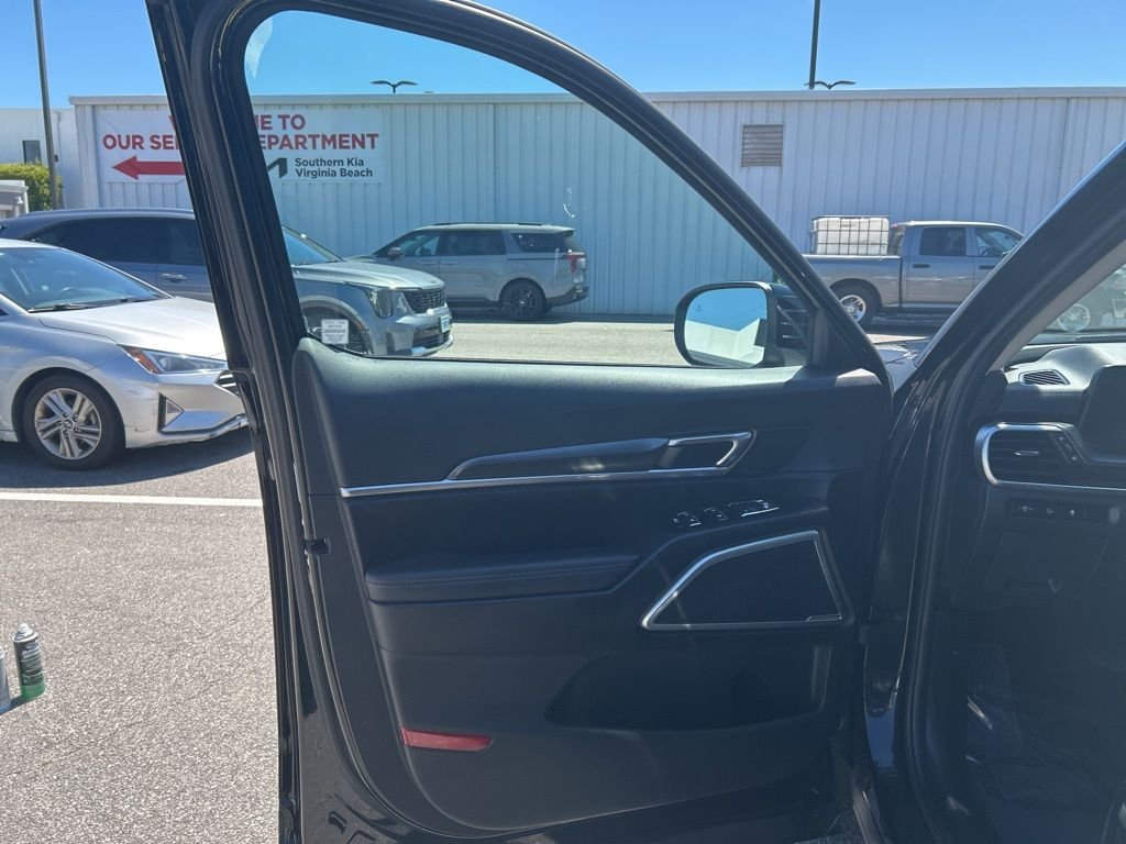 Used 2024 Black Kia S image 12