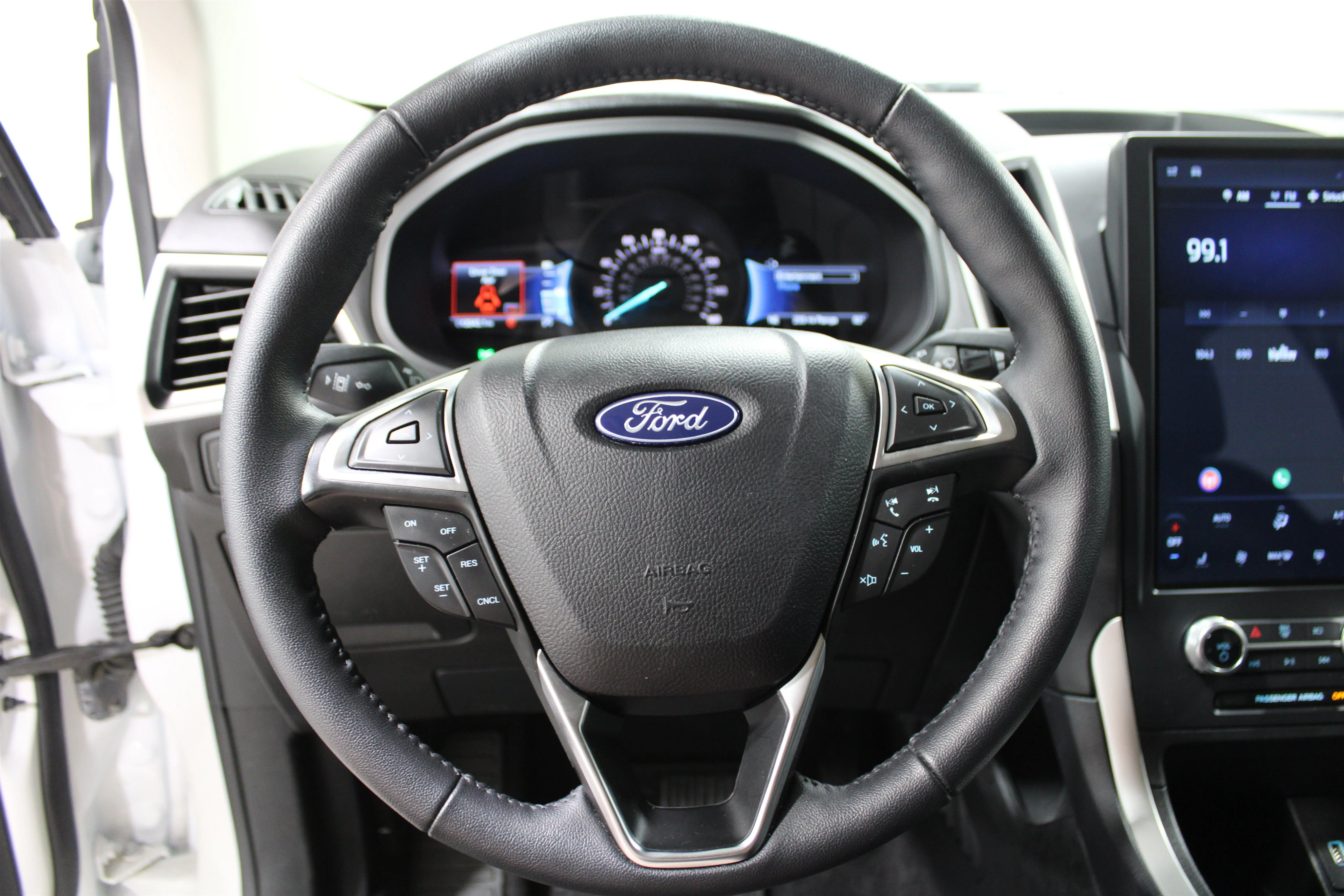 2024 Ford Edge SEL - Photo 9