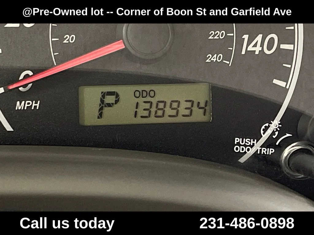 Used 2010 Gray Toyota LE image 22