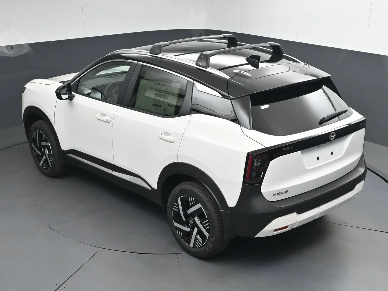 New 2026 Aspen White Tricoat/Super Black Nissan SV image 34