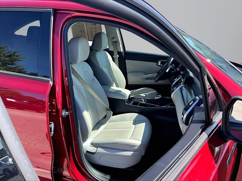 Used 2023 Red Kia S image 8