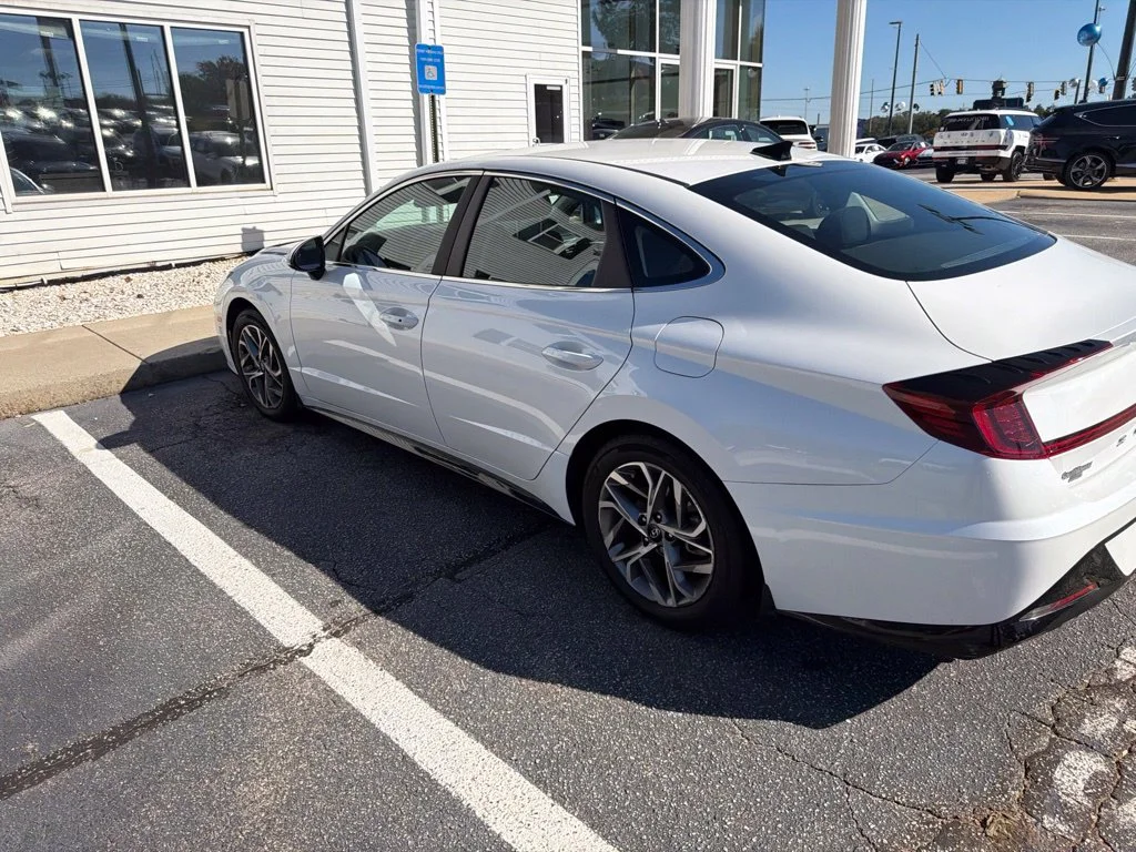 Used 2022 Gray Hyundai SEL image 3
