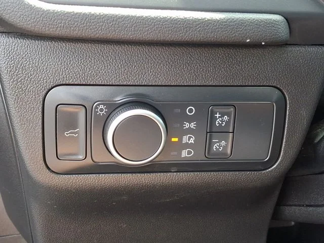 Used 2022 Black Ford SE image 27
