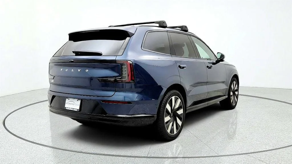 Used 2025 Denim Blue Metallic Volvo Twin Motor Performance Ultra 7-Seater w/ Bowers & Wilkins Audio image 5