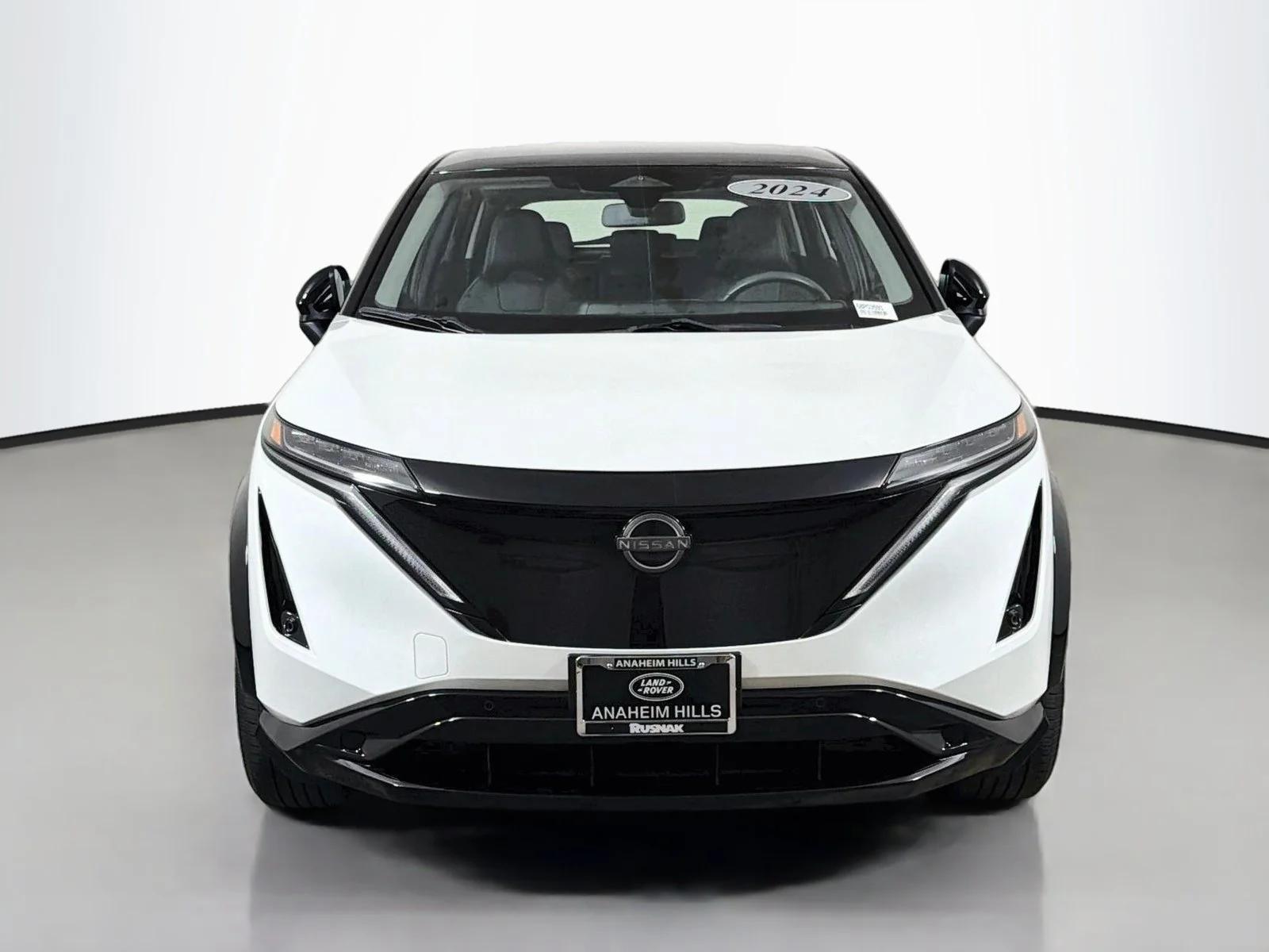 Used 2024 Everest White Pearl Tricoat/Black Diamond Pearl Nissan ENGAGE image 8