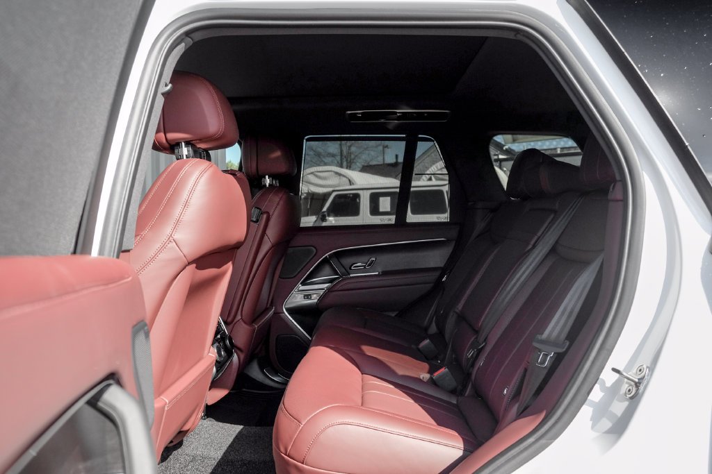 New 2026 Ostuni Pearl White Land Rover SE image 16