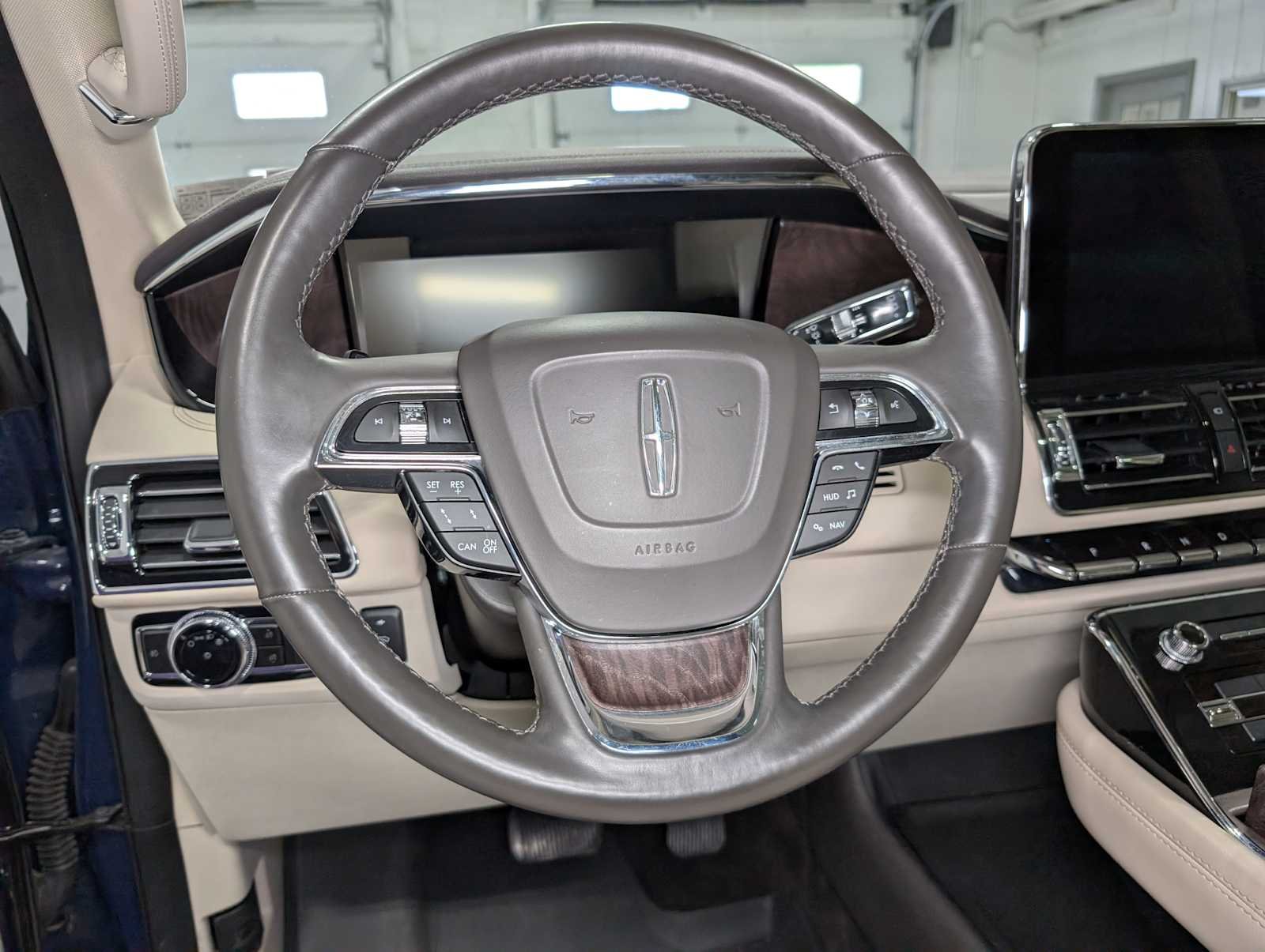 Used 2020 Rhapsody Blue Lincoln Reserve image 40