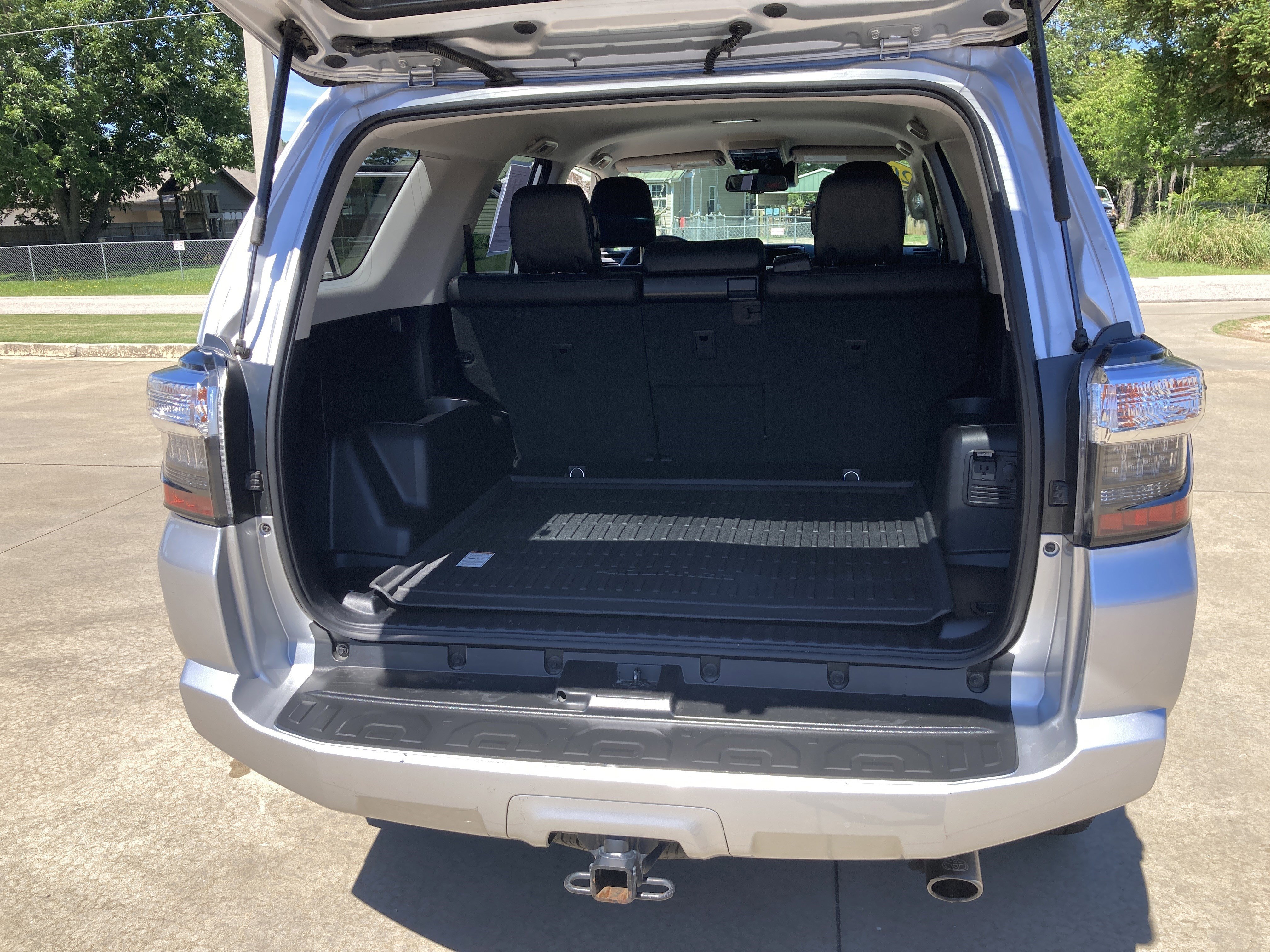Used 2021 Classic Silver Metallic Toyota Venture image 24