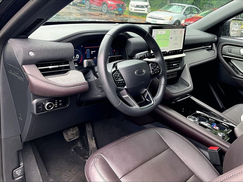 Used 2025 Black Metallic Ford Platinum image 8