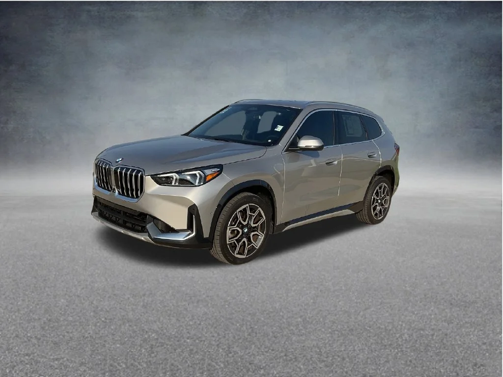Used 2025 Silver BMW xDrive28i image 3