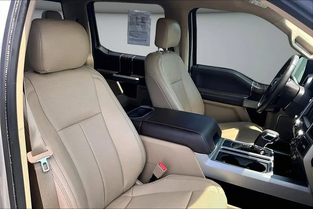 Used 2018 White Gold Ford Lariat image 28