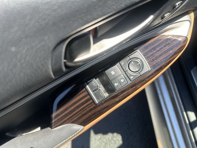 Used 2022 Silver Lexus 300 image 17