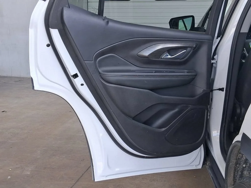 Used 2024 Summit White GMC SLE image 18