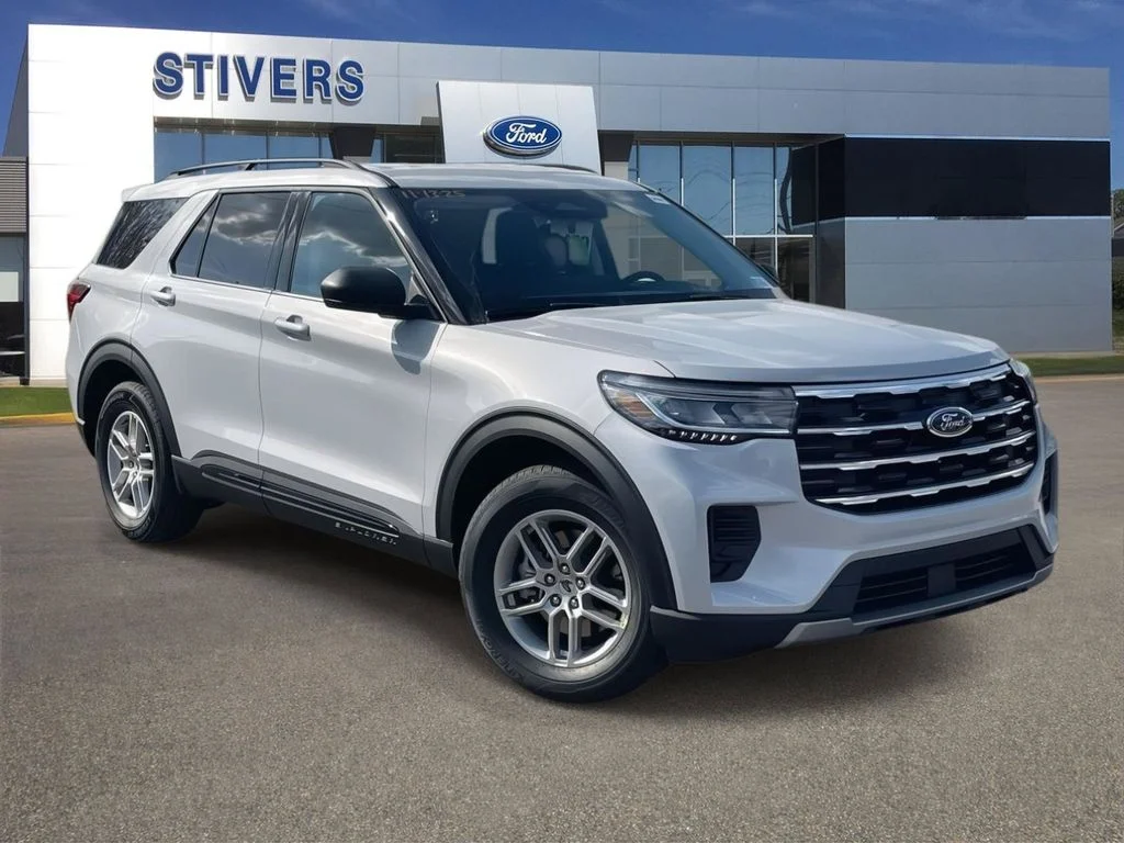 New 2026 Space White Metallic Ford Active image 1