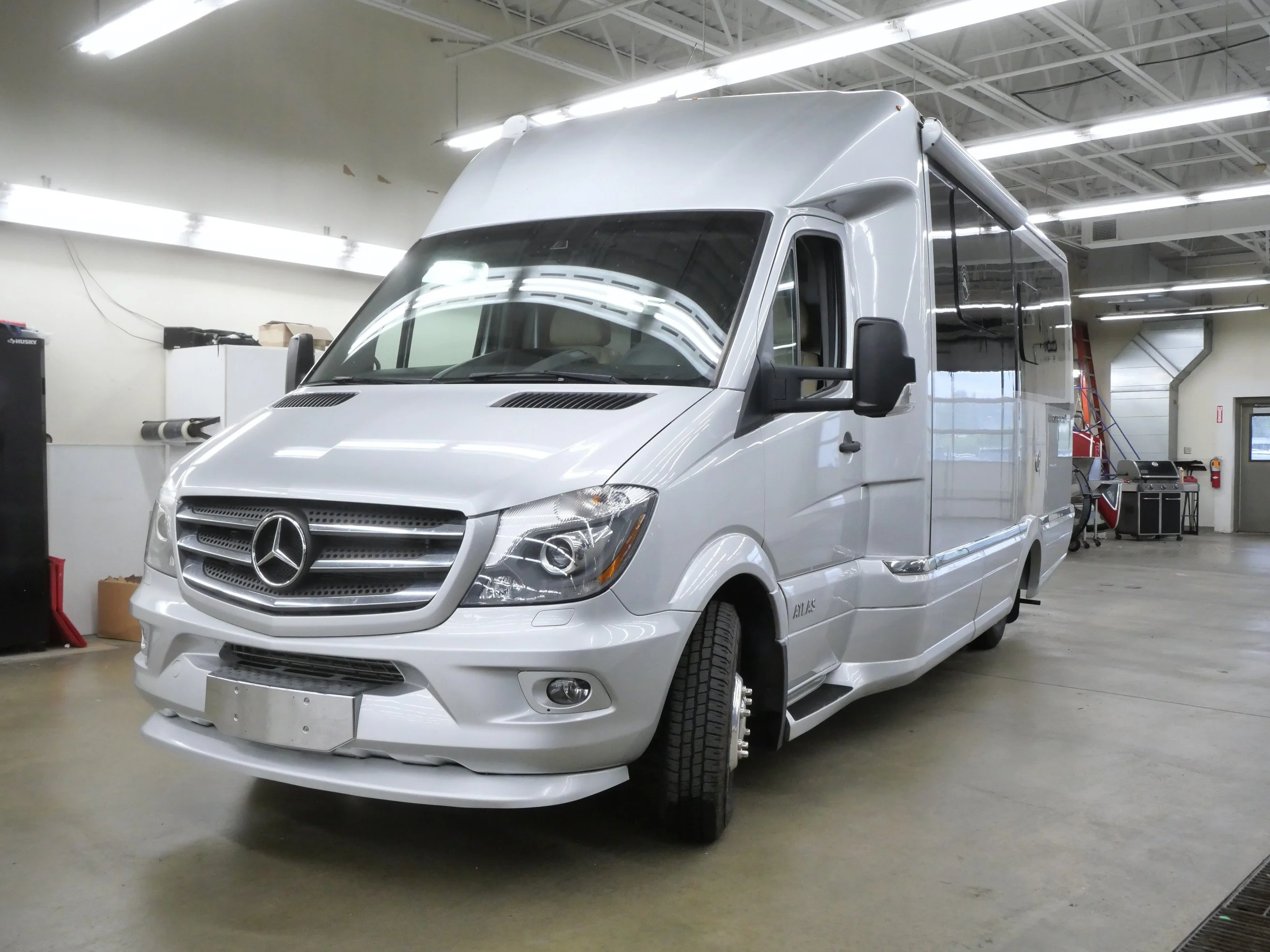Used 2018 Silver Mercedes-Benz 3500 High Roof V6 170 RWD image 3
