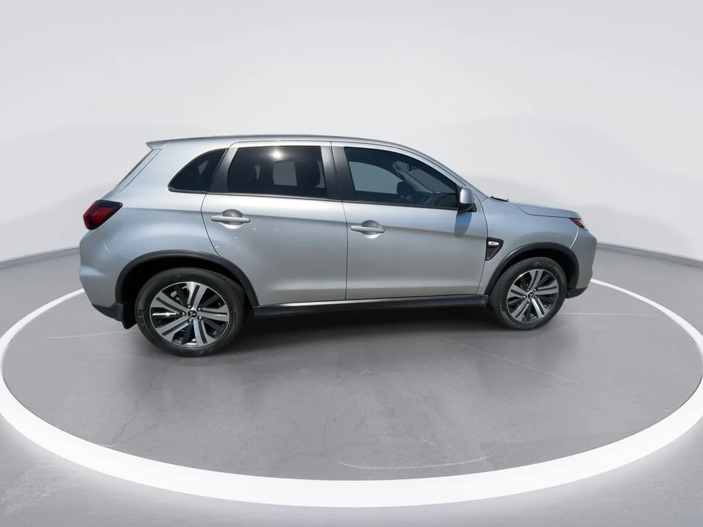 Used 2024 Silver Mitsubishi 2.0 ES image 9