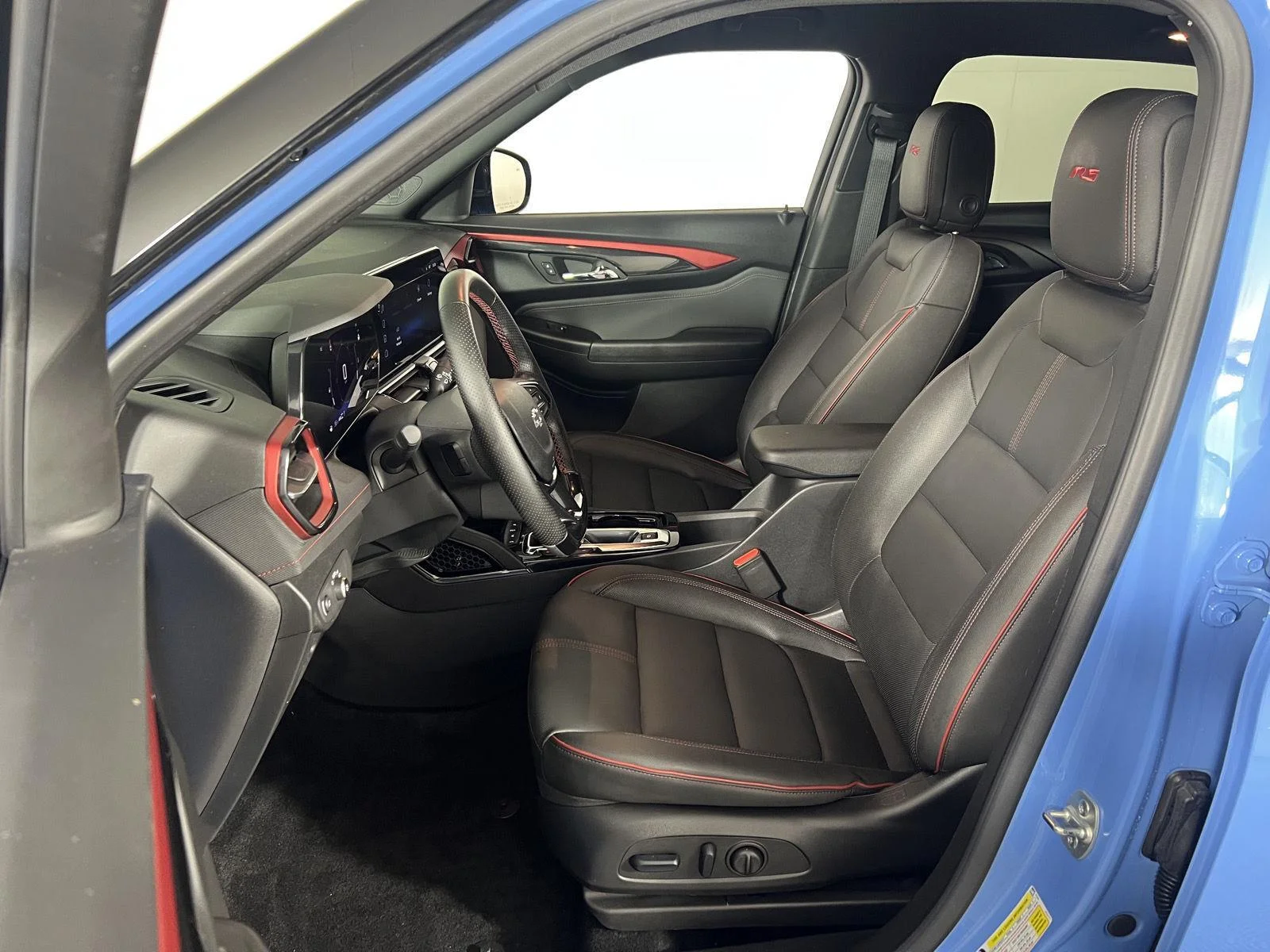 Used 2024 Fountain Blue Chevrolet RS image 5
