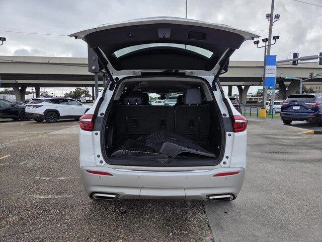 Used 2020 Summit White Buick Essence image 28