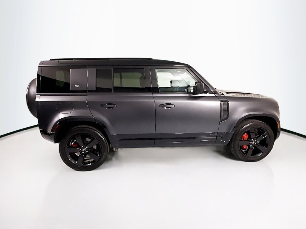 Used 2024 Carpathian Grey Premium Metallic Land Rover X image 4