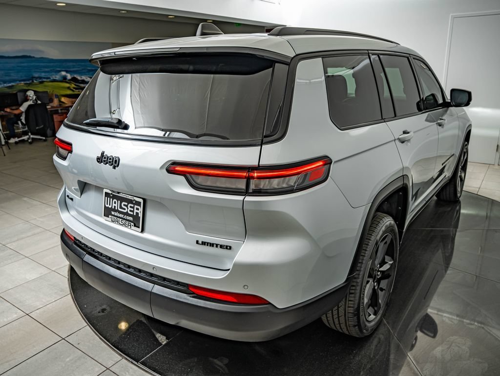 Used 2025 Silver Zynith Jeep Limited image 16
