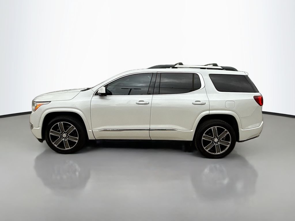 Used 2017 White Frost Tricoat GMC Denali image 4