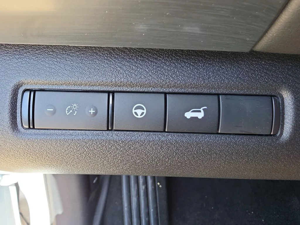 New 2026 Everest White Pearl TriCoat Nissan SL image 39