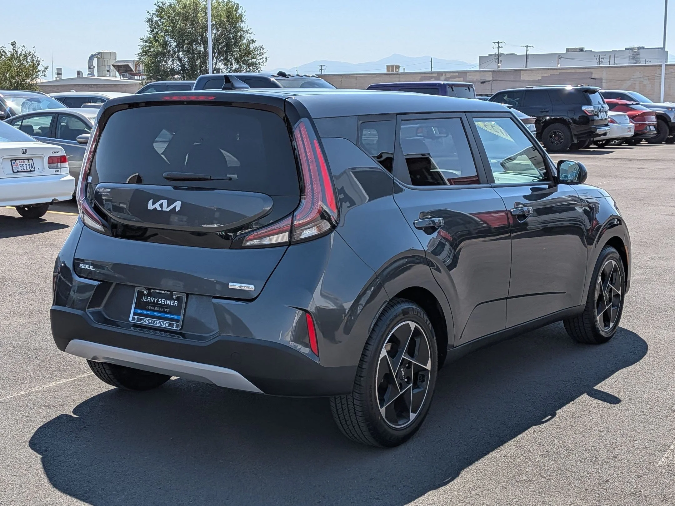 Used 2023 Gravity Gray Kia EX image 5