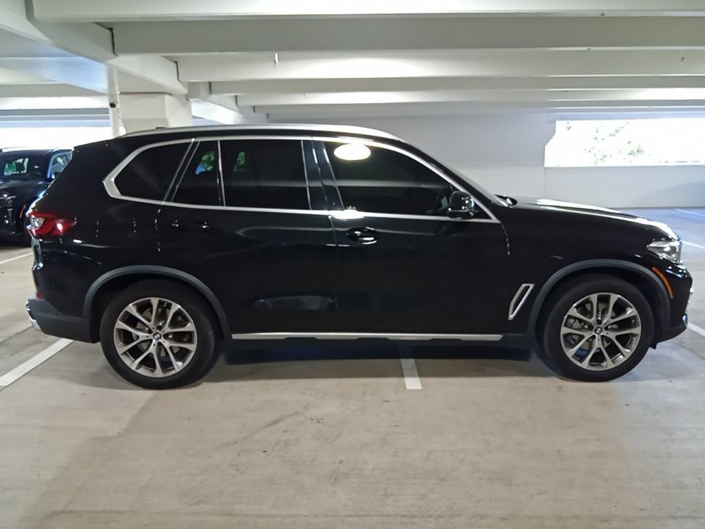 Used 2021 Jet Black BMW xDrive40i image 4