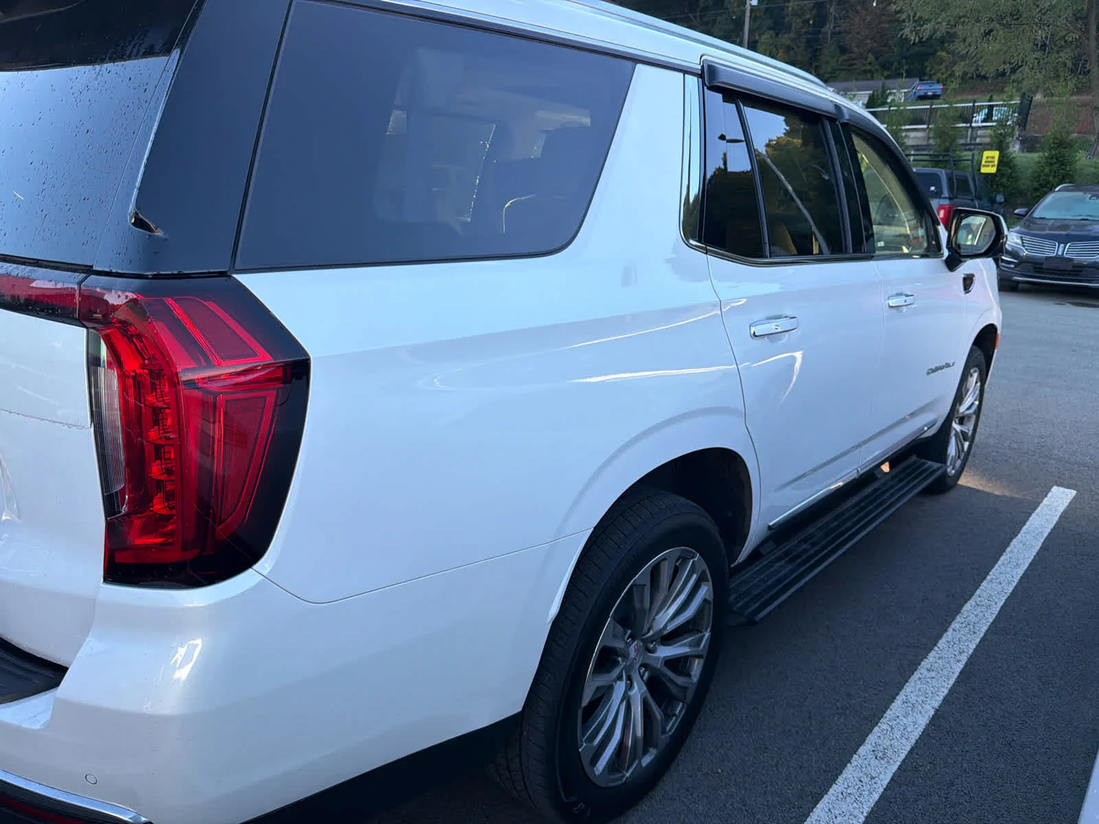Used 2021 White Frost Tricoat GMC Denali image 7